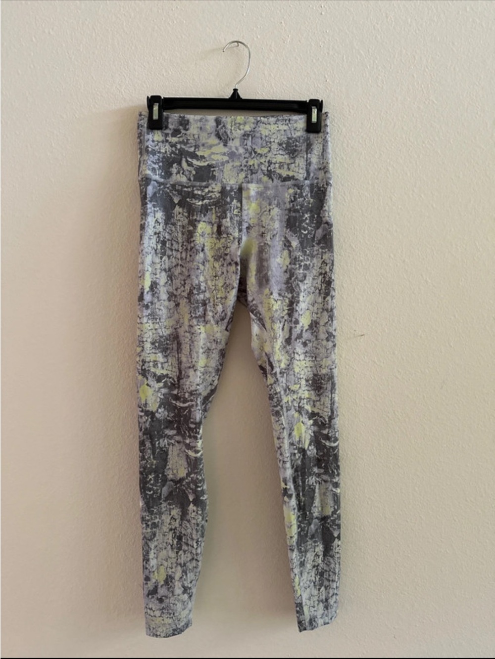 Women's Gray & Yellow Patterned High-Waist Active Leggings